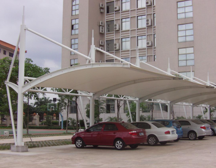 合肥膜結(jié)構(gòu)車棚廠家PTFE膜材什么特點(diǎn)？